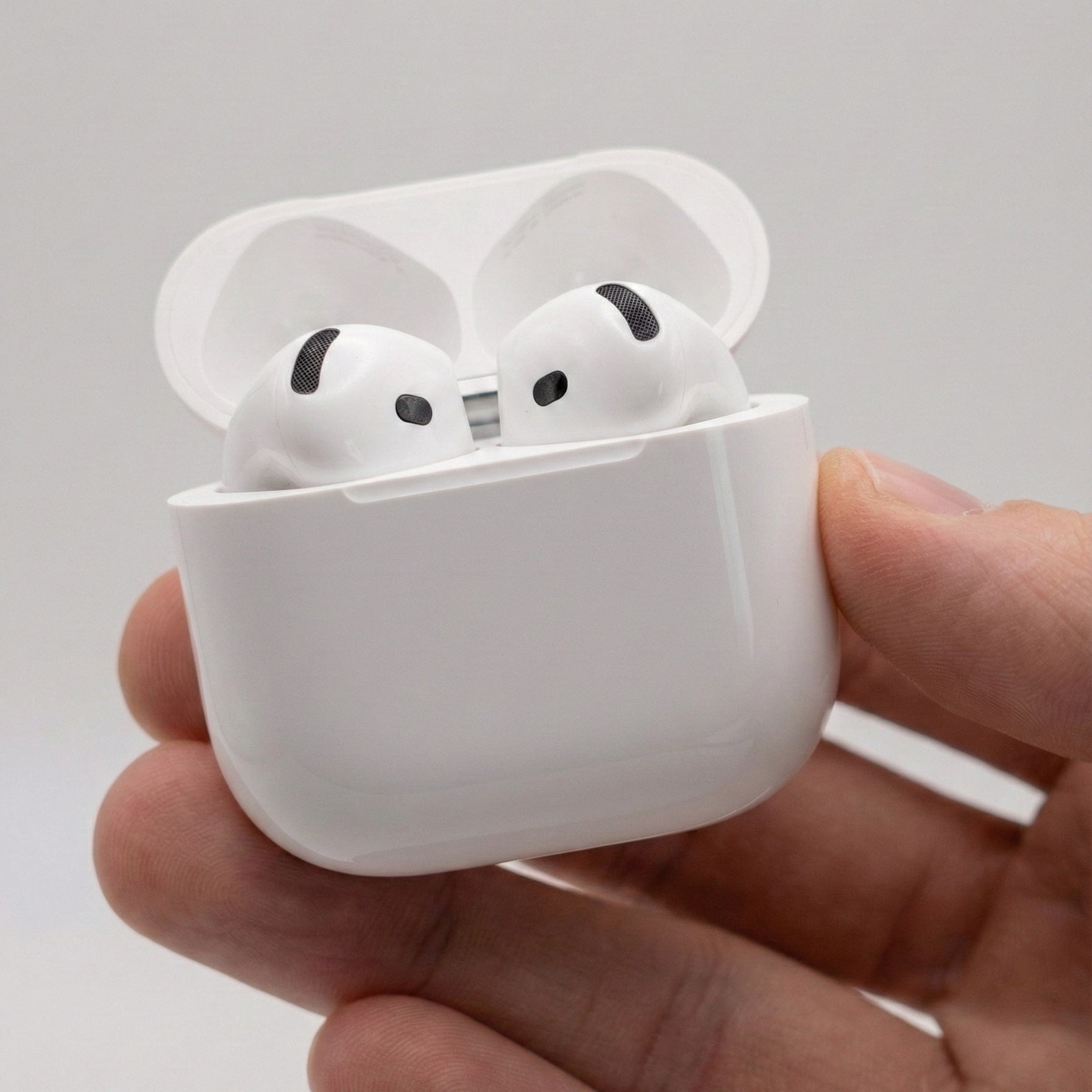 AirPods 4 - Active Noise Cancellation