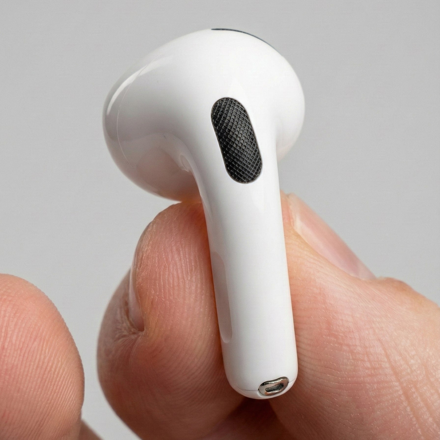 AirPods 4 - Active Noise Cancellation